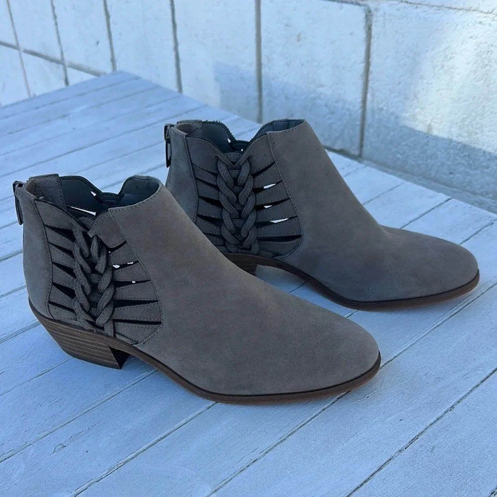 Vince Camuto Women's Prestetta Suede Cut-Out Ankle Bootie Gray Size 7.5